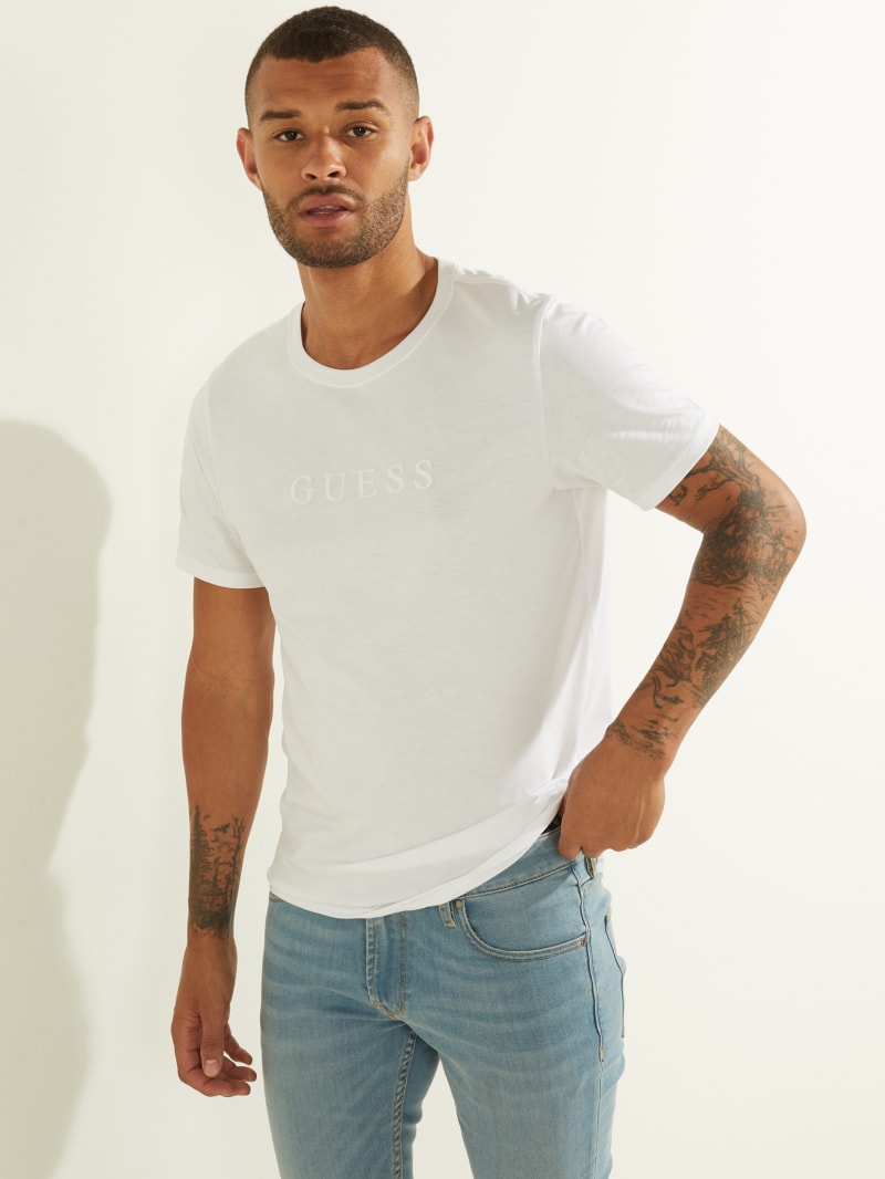 Guess Embroidered Logo Tee Men's T Shirts White | 8075-OPEKD